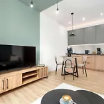 Charming In The Center Of By Renters شقة